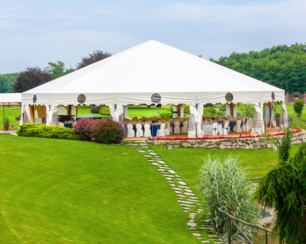 Indoor vs Outdoor Wedding